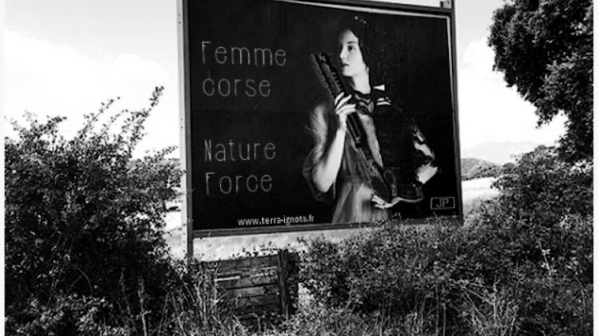 Les femmes corses sont de nature hostile. Elles sont fatales, injustes et parfaites.